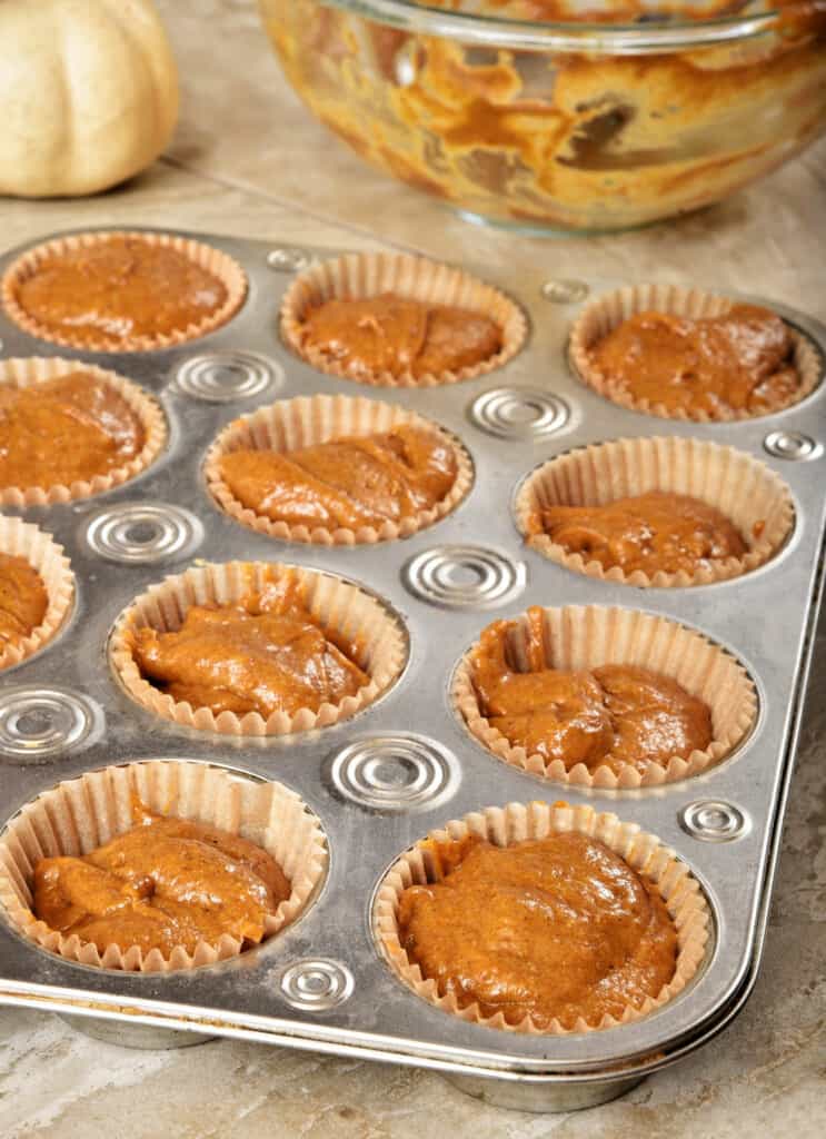 Easy Pumpkin Cupcakes in Muffin Tin