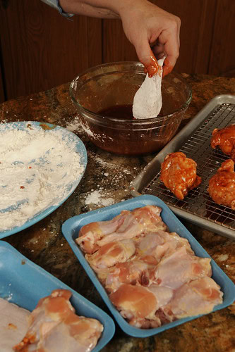 Flour the Chicken Wings and Dip in Sauce