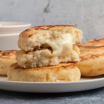 Arepas con queso.