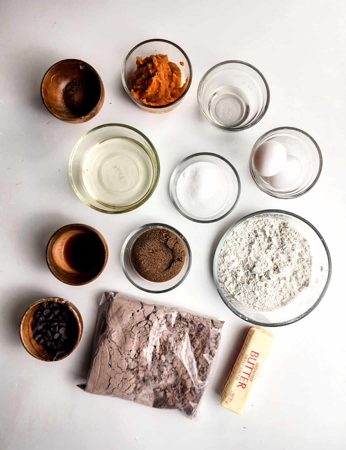 Pumpkin Brownie Skillet with Chocolate Chips ingredients.